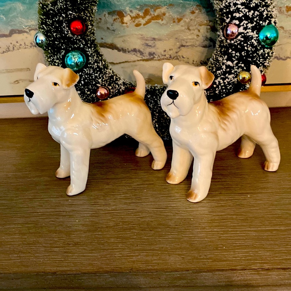 Vintage pair of ceramic dogs! Adorable!